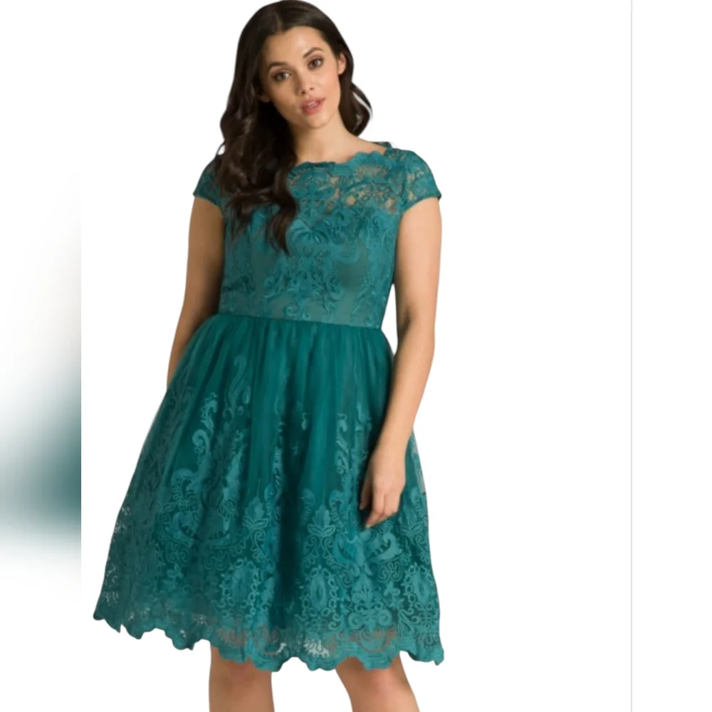 Chi Chi Curve Laurel Dress - Picture 3 of 11